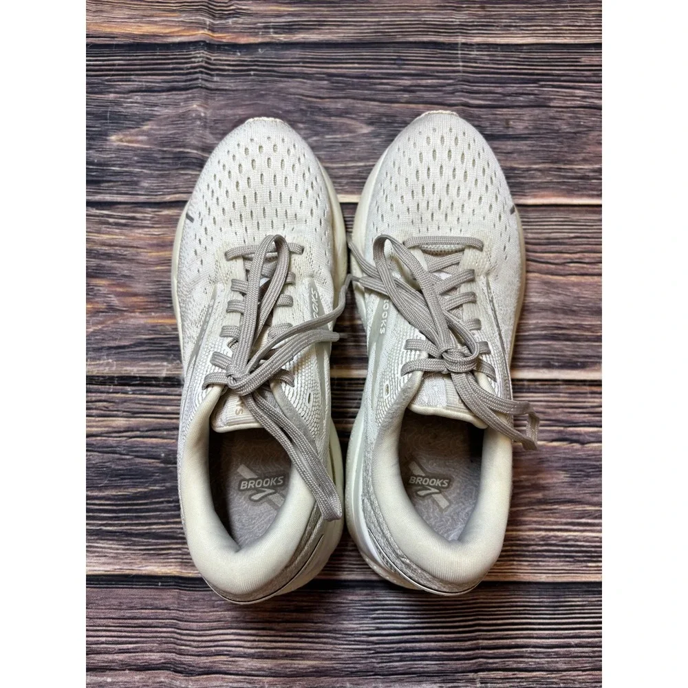 Brooks Ghost 14 NYC Running Shoes Womens 8 Cream Oyster Walking Comfort